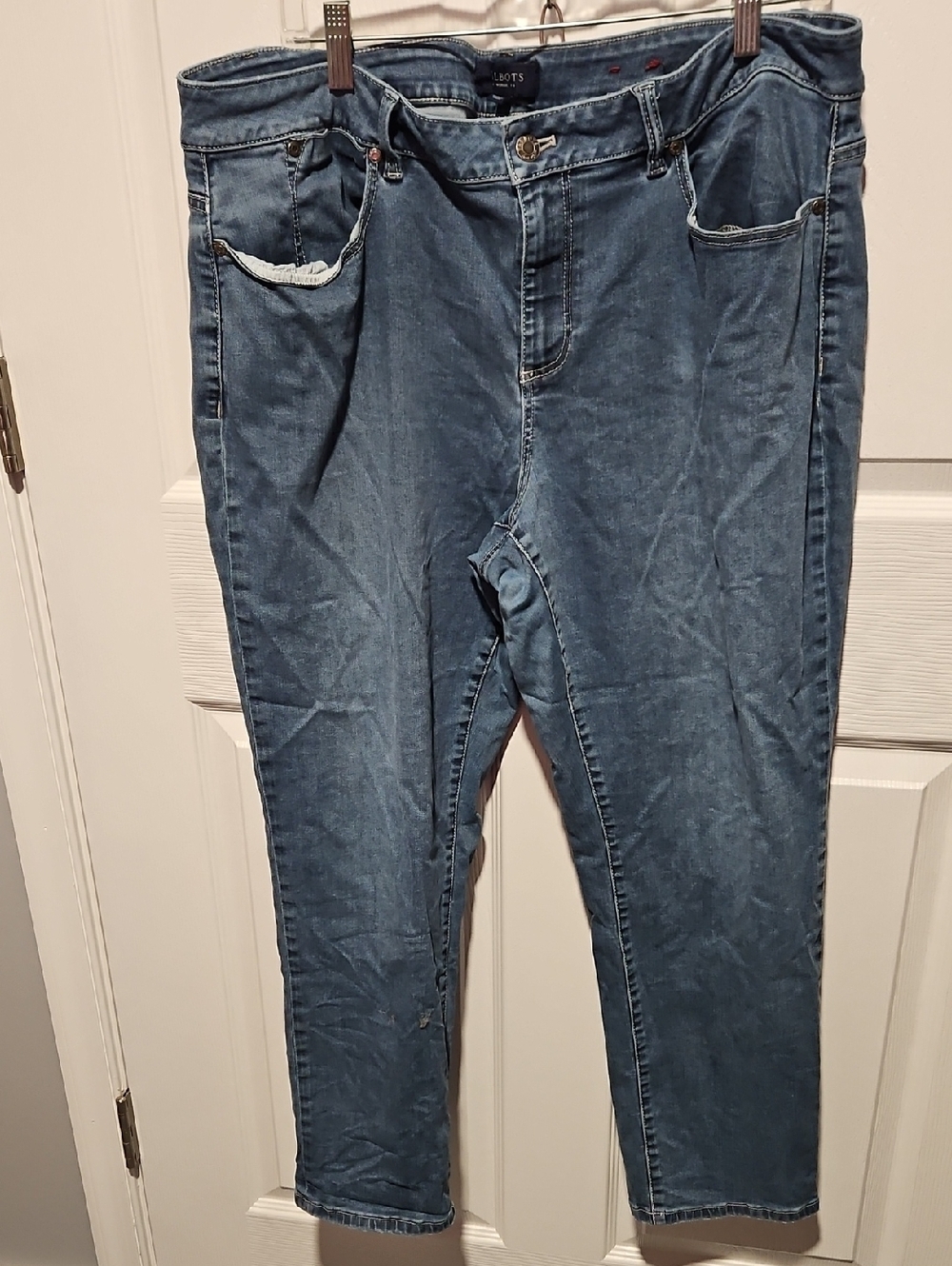 Talbots Straight Leg Women’s Jeans in Medium Blue